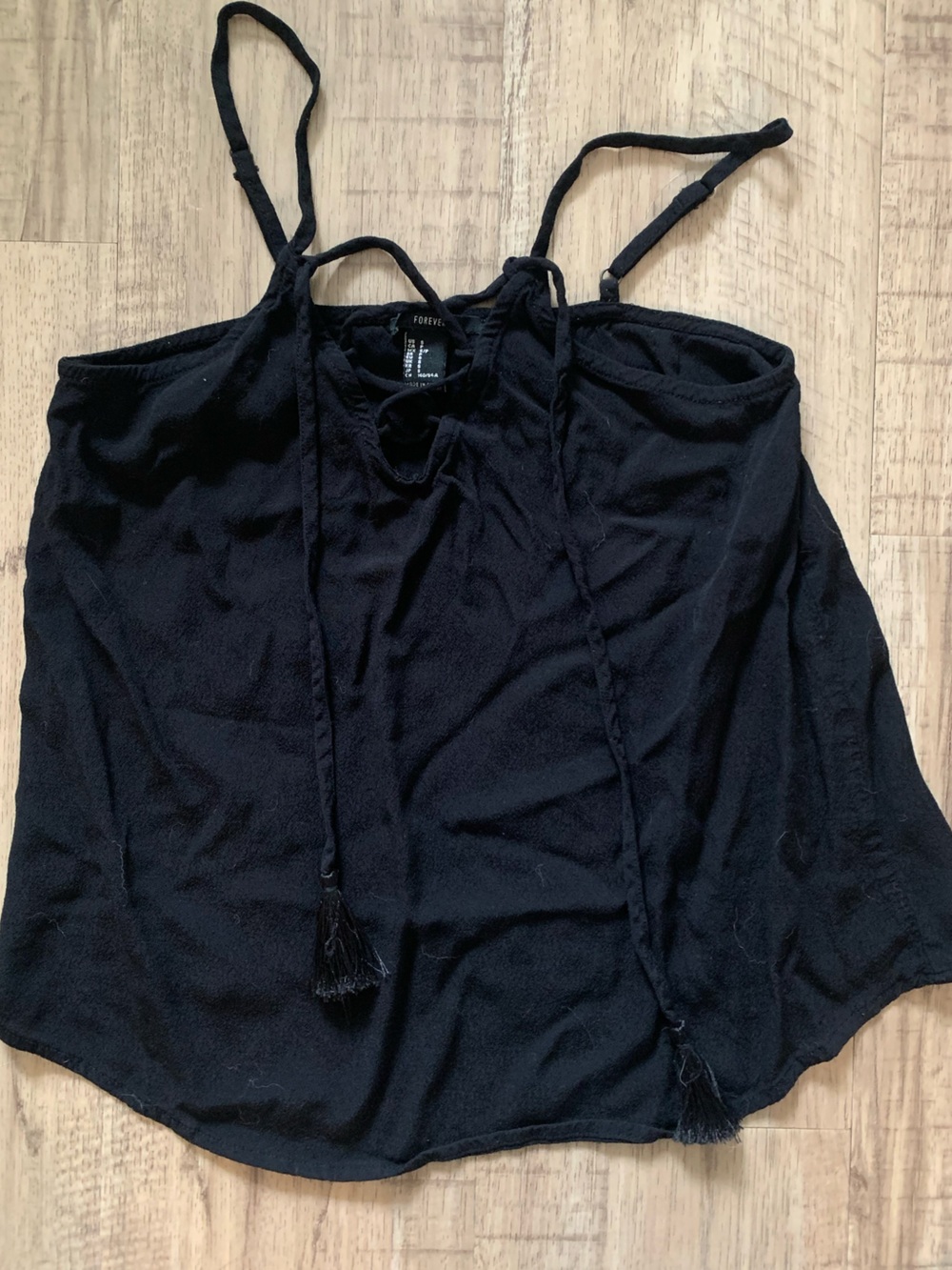 ⭐️free add-on⭐️ Forever 21 Black Flowy Crop Top - Picture 3 of 3
